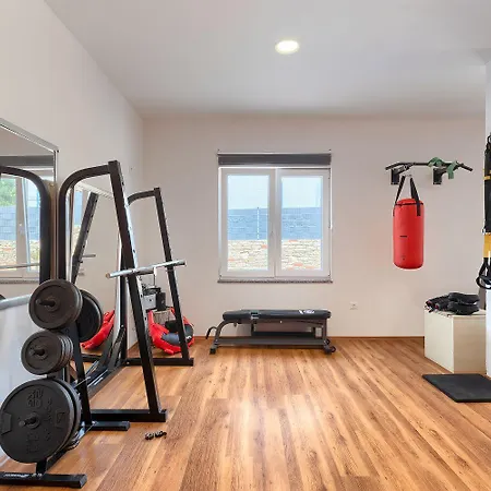 Mit Gym, Privatpool, Bbq