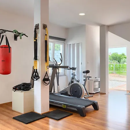 Mit Gym, Privatpool, Bbq Holiday home *