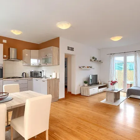 Dom wakacyjny Mit Gym, Privatpool, Bbq *