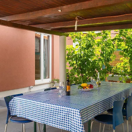 Holiday home Mit Gym, Privatpool, Bbq Pula