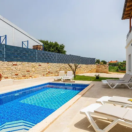 Vikendica Mit Gym, Privatpool, Bbq Pula