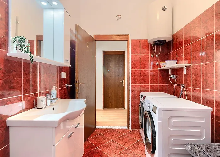 Mit Gym, Privatpool, Bbq 풀라