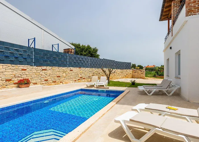 펜션 Mit Gym, Privatpool, Bbq 풀라