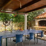 Semesterbostad Mit Gym, Privatpool, Bbq Pula